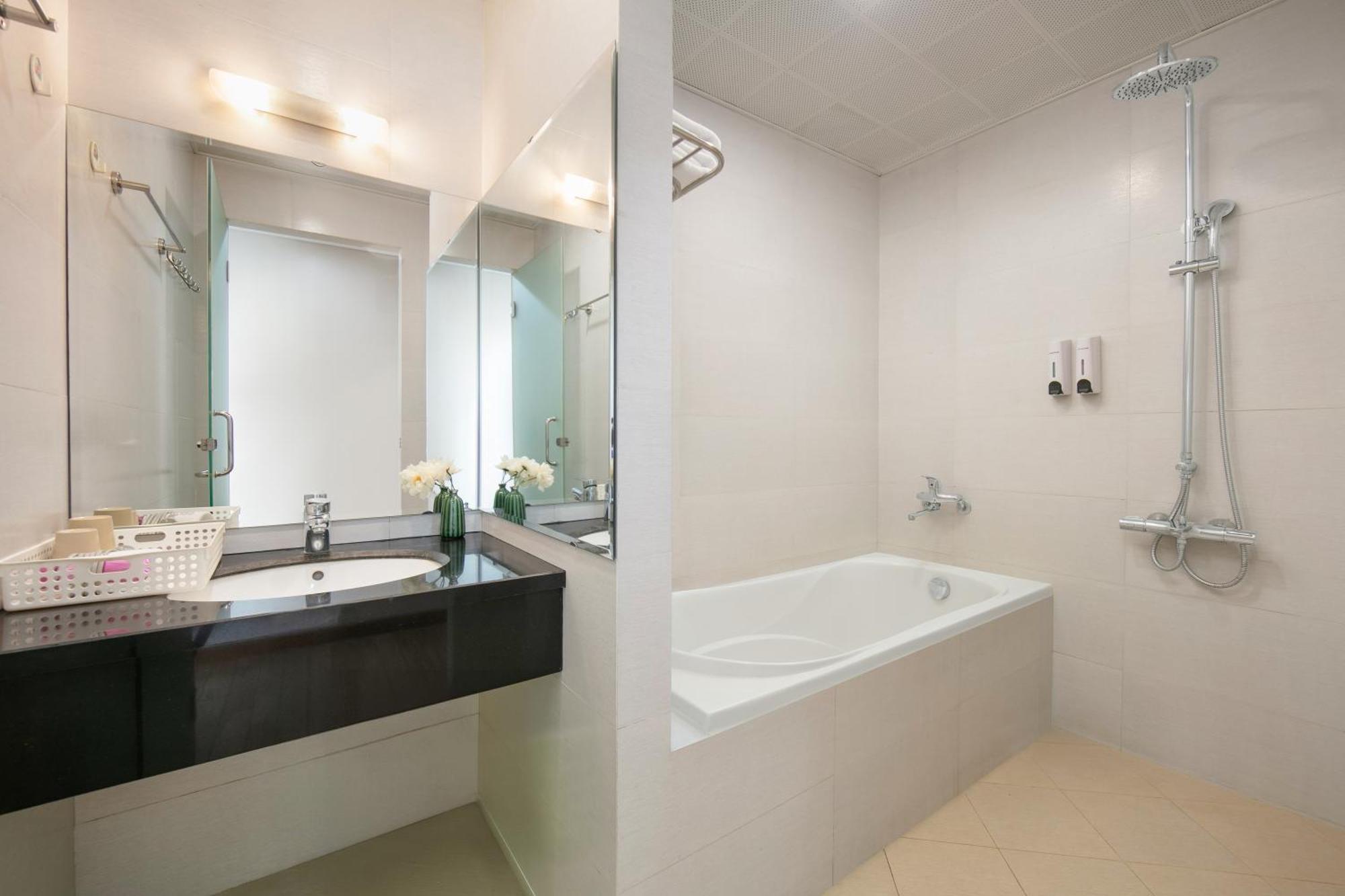 Hb Serviced Apartment - 121B Quan Hoa Hanoï Extérieur photo