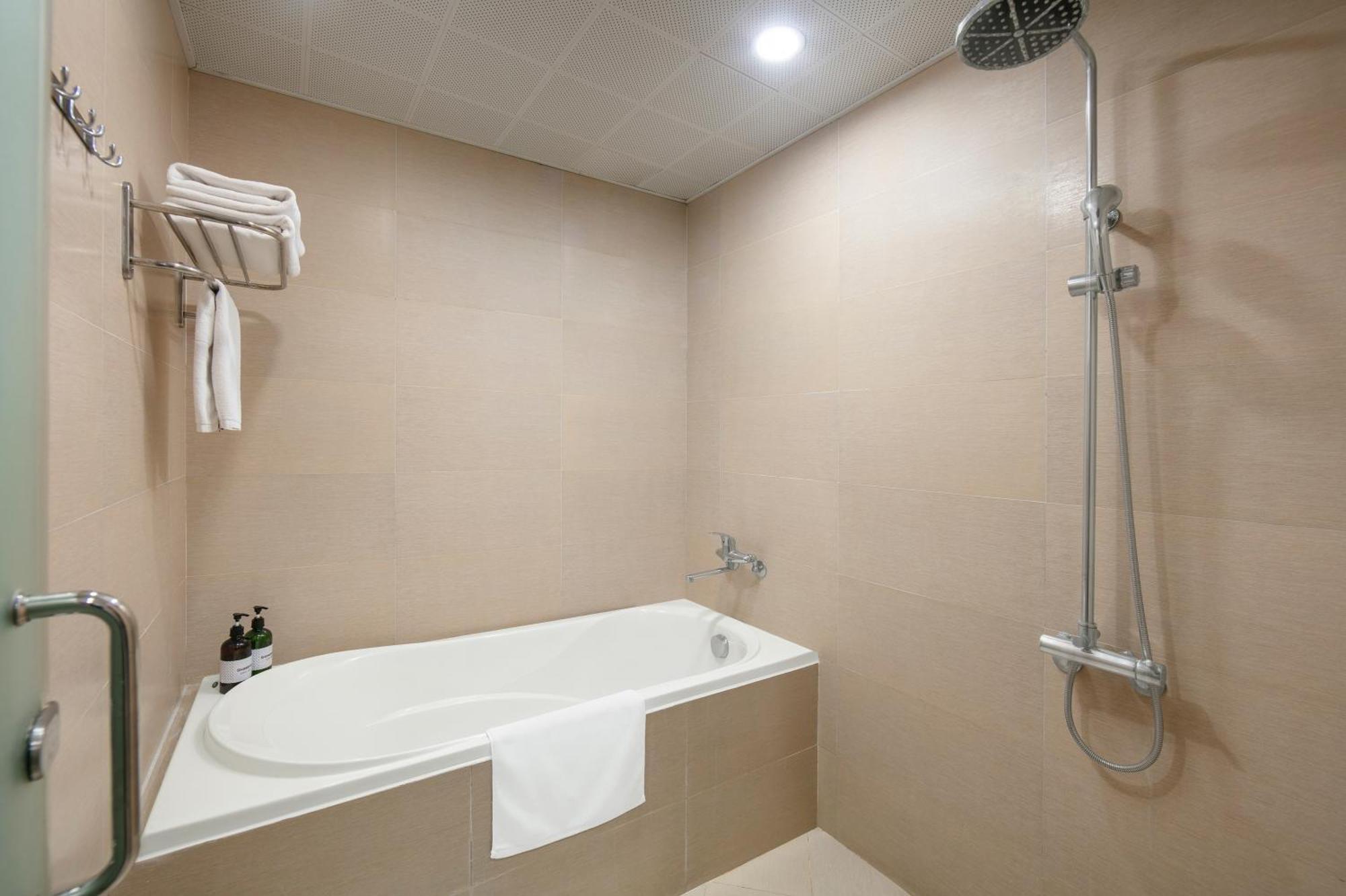 Hb Serviced Apartment - 121B Quan Hoa Hanoï Extérieur photo